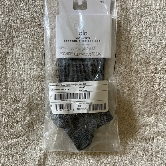 ALO Woman’s Performance Tab Sock - Picture 3 of 3